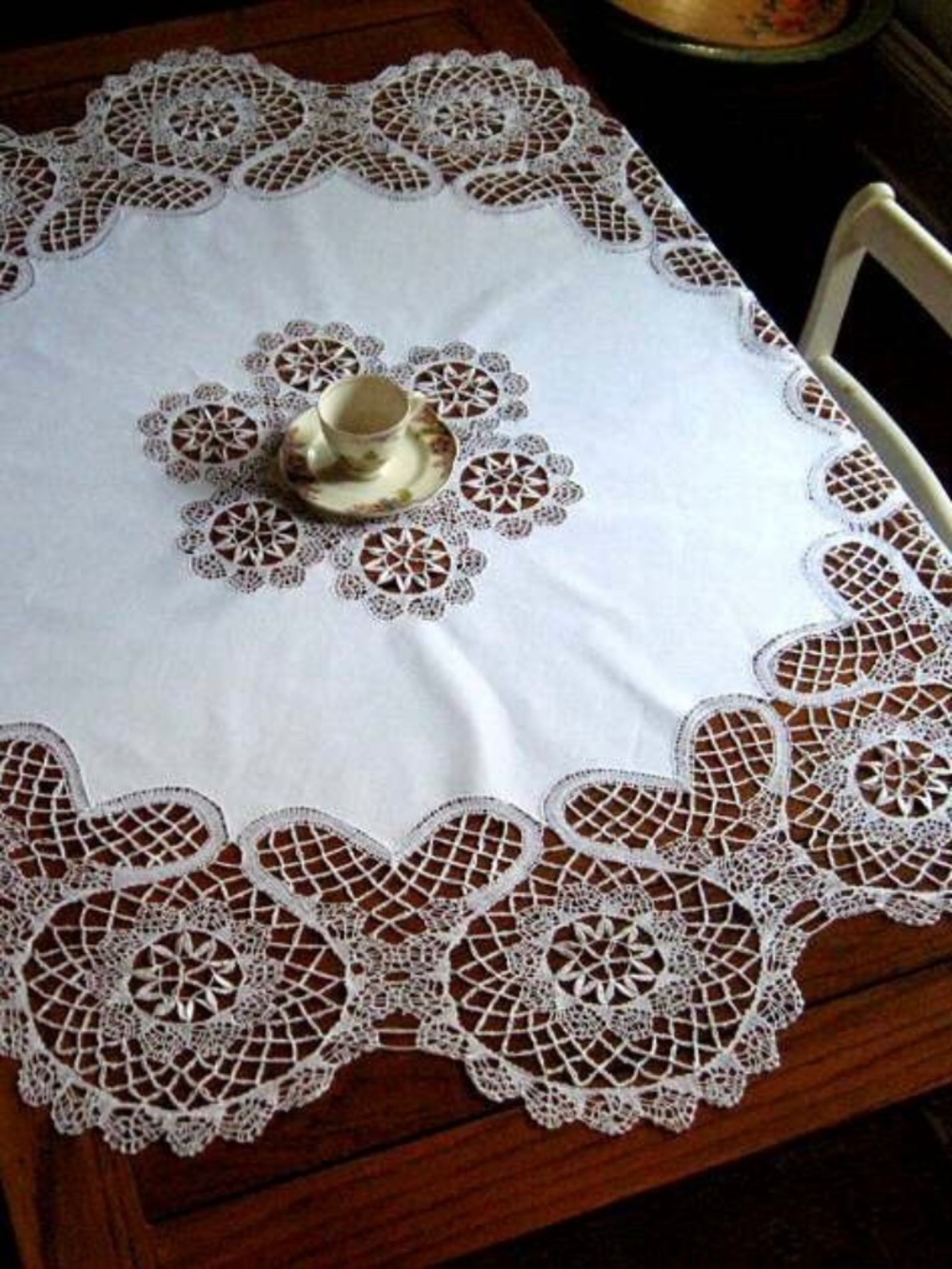 Vintage white linen circular 56” tablecloth…13” wide cluny lace border